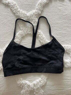 Lululemon FlowY bra size 4 black camo